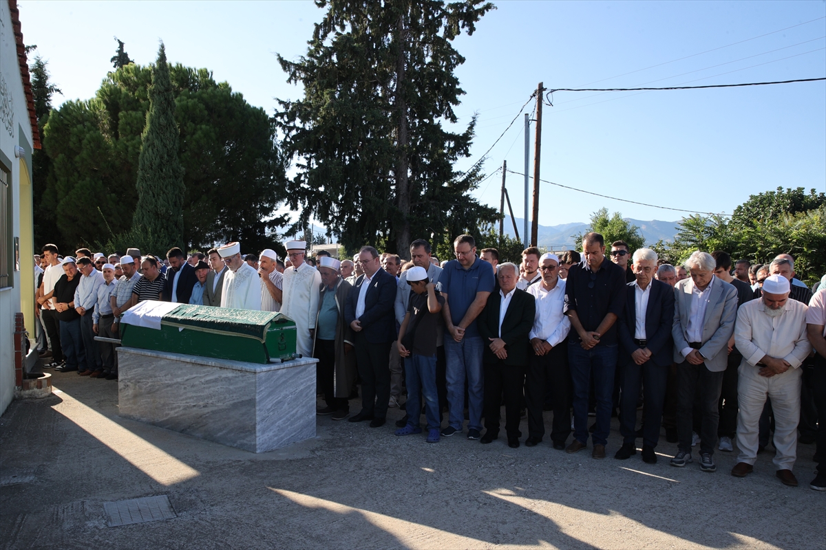 Gümülcine Müftüsü İbrahim Şerif'in eşi Celile Şerif defnedildi