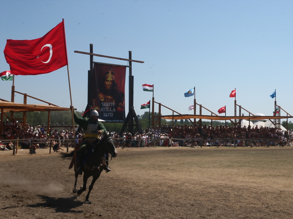 Büyük Hun-Türk Kurultayı, son gününde de yoğun ilgi gördü