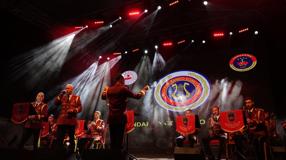 Jandarma Bandosu Kayseri'de milli ezgilerle sahne aldı