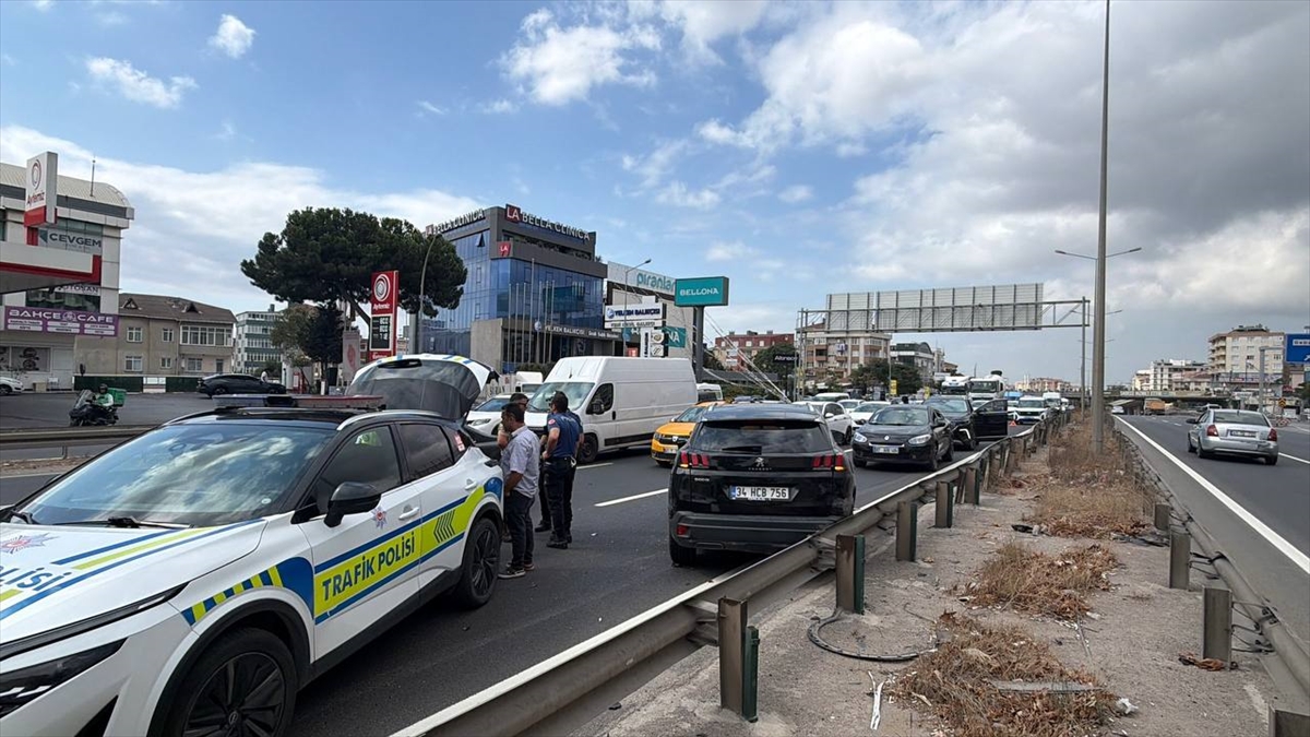 Kocaeli D-100'de tır ve SUV çarpıştı: İki yaralı, trafik aksadı