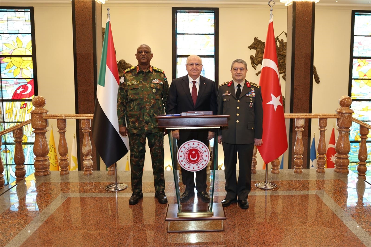 Bakan Güler: Sudan Genelkurmay Başkanı el-Atta'yı kabul etti