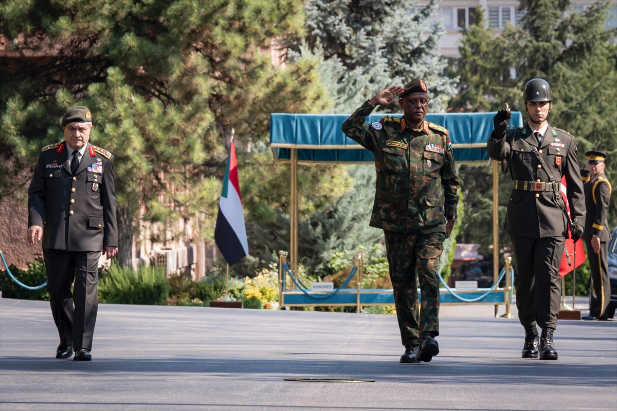 Genelkurmay Başkanı Bayraktaroğlu: Sudanlı mevkidaşıyla görüştü