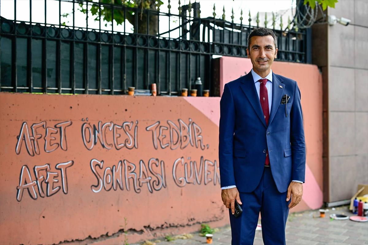 Dr. Temel Kılınçlı: Yurt duvarları afet bilinci için renklendirildi