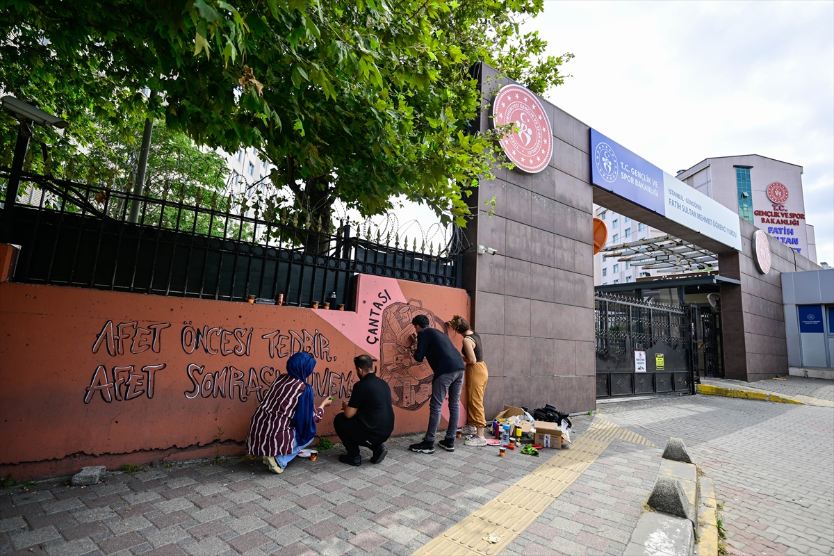Dr. Temel Kılınçlı: Yurt duvarları afet bilinci için renklendirildi
