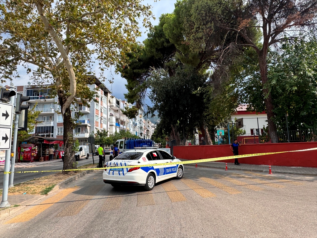 İzmir'de evde silahla yaralanan çocuk hastanede hayatını kaybetti