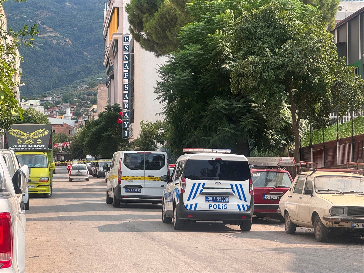 İzmir'de evde silahla yaralanan çocuk hastanede hayatını kaybetti