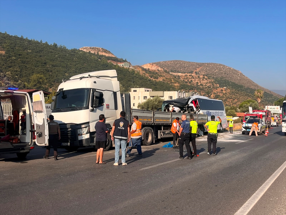 Muğla Milas'ta otobüs-tır kazası: 2 ölü, 18 yaralı