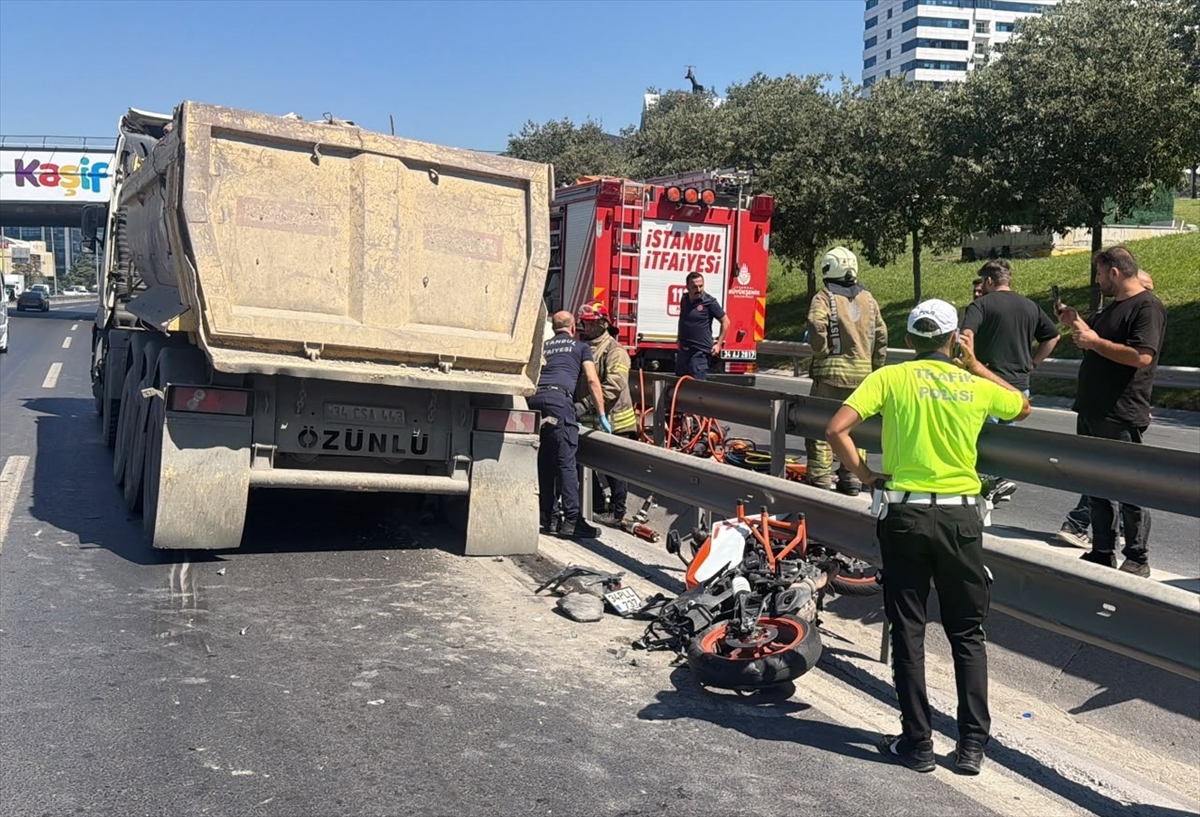 Bahçelievler'de hafriyat kamyonunun altında kalan motosikletin sürücüsü yaşamını yitirdi