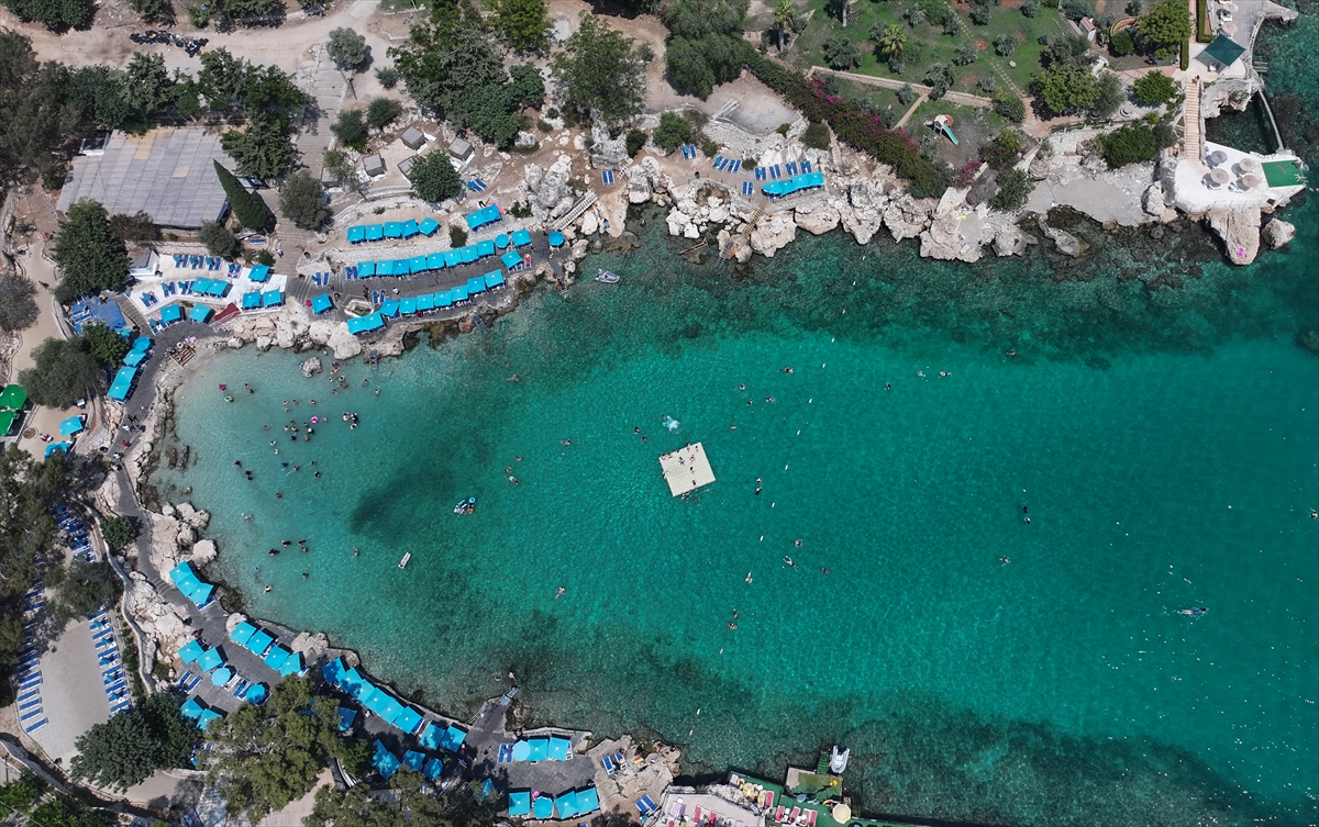 Mersin'de sıcak hava etkisini sürdürüyor: Sahiller doldu