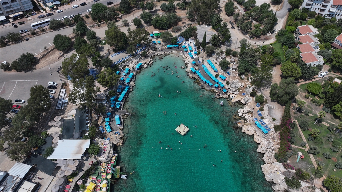 Mersin'de sıcak hava etkisini sürdürüyor: Sahiller doldu