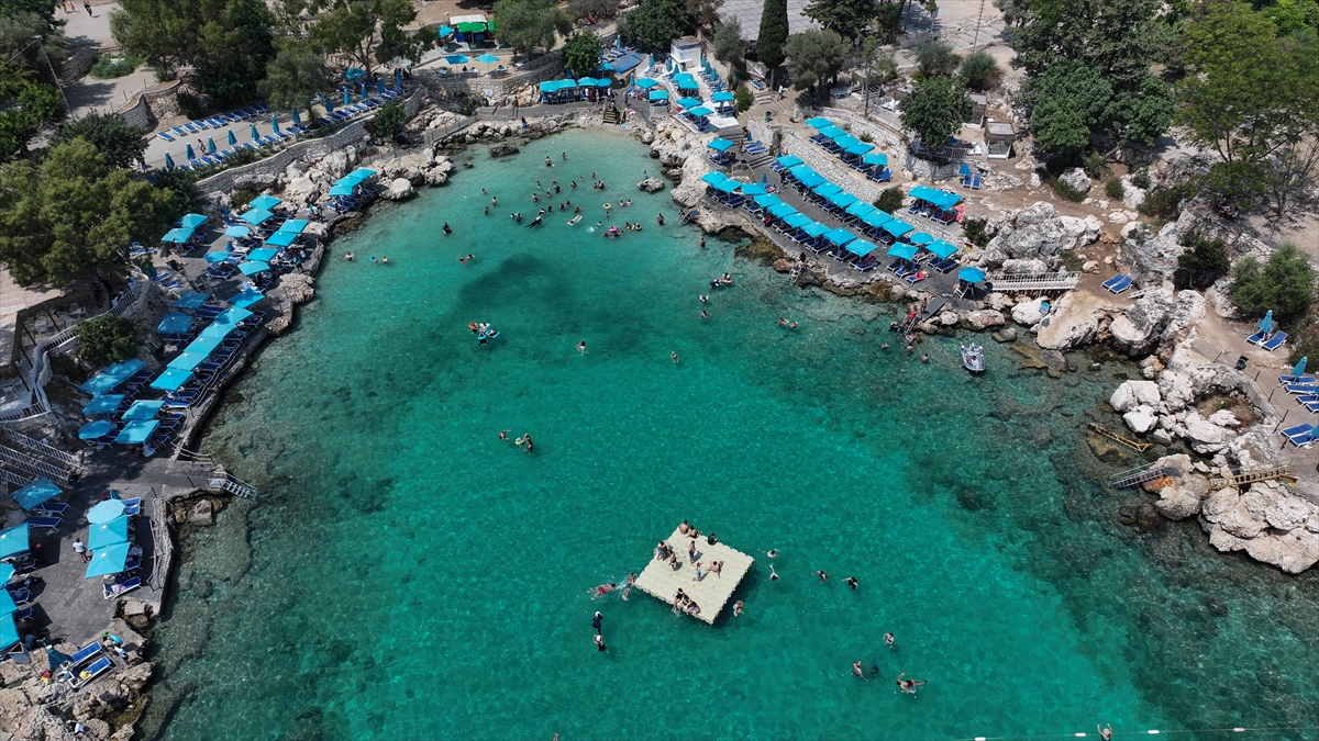 Mersin'de sıcak hava etkisini sürdürüyor: Sahiller doldu