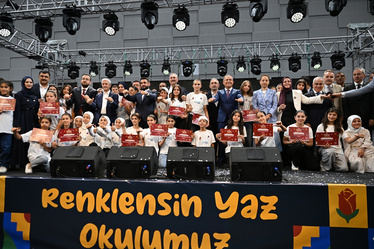 Abdulhamit Gül: TÜGVA gençleri geleceğin barışını kuracak