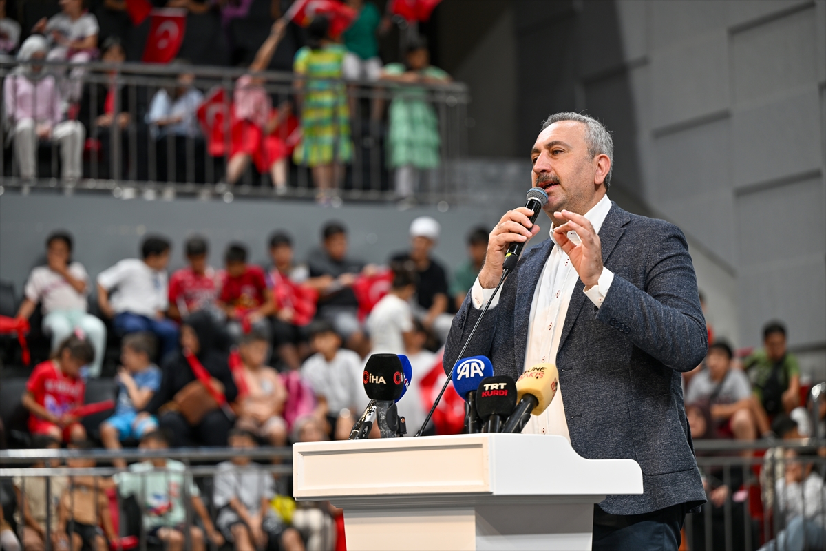 Abdulhamit Gül: TÜGVA gençleri geleceğin barışını kuracak