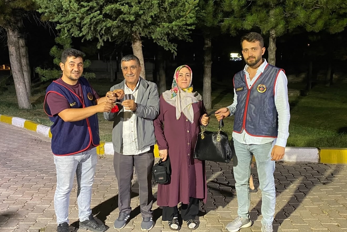 Nevşehir'de araçtan hırsızlık: 4 zanlı yakalandı, altınlar bulundu