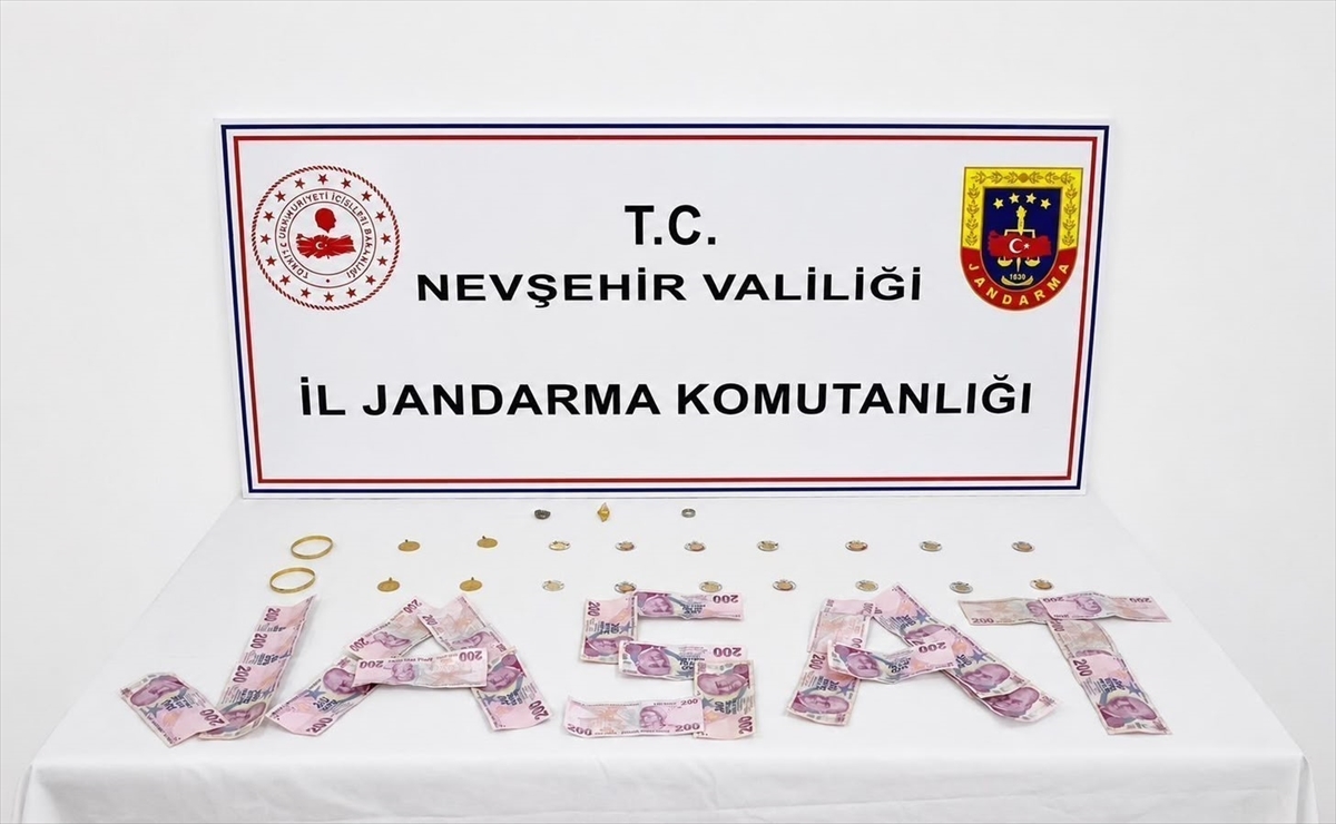 Nevşehir'de araçtan hırsızlık: 4 zanlı yakalandı, altınlar bulundu