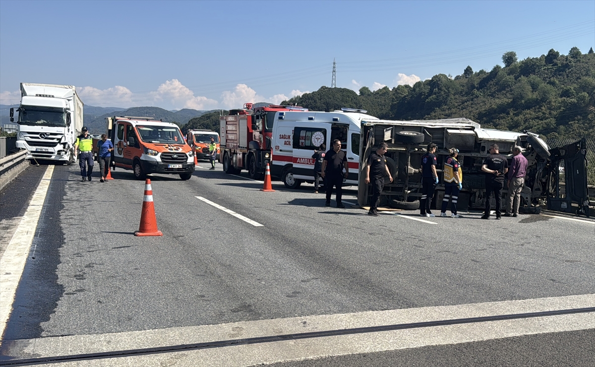 Düzce Anadolu Otoyolu'nda Zincirleme Kaza: 1 Yaralı, Ulaşım Aksadı