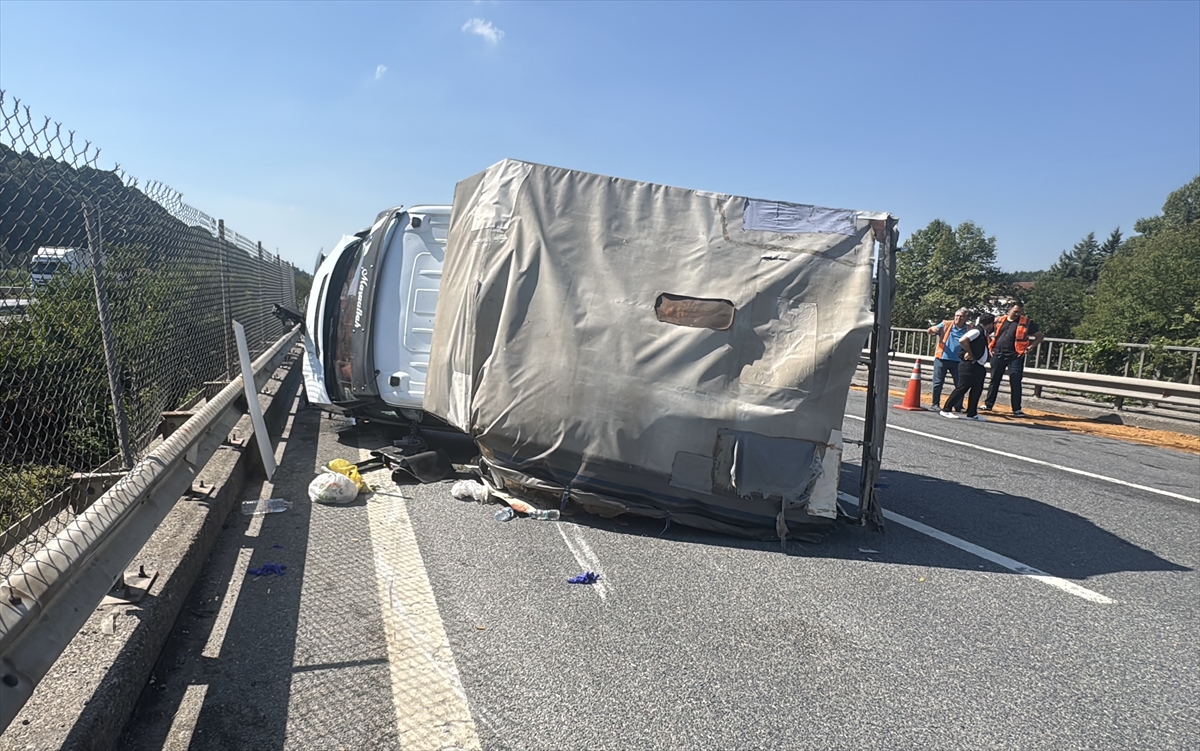 Düzce Anadolu Otoyolu'nda Zincirleme Kaza: 1 Yaralı, Ulaşım Aksadı
