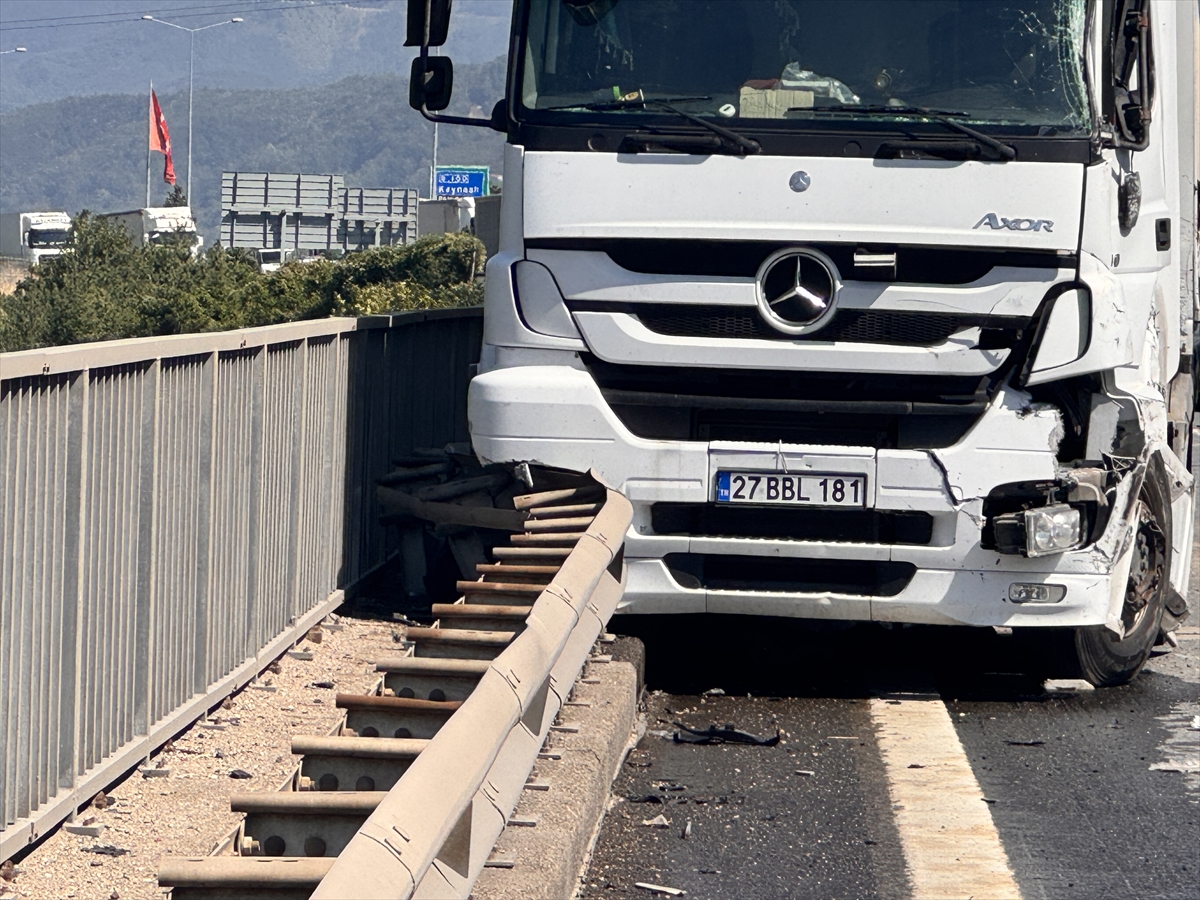 Düzce Anadolu Otoyolu'nda Zincirleme Kaza: 1 Yaralı, Ulaşım Aksadı
