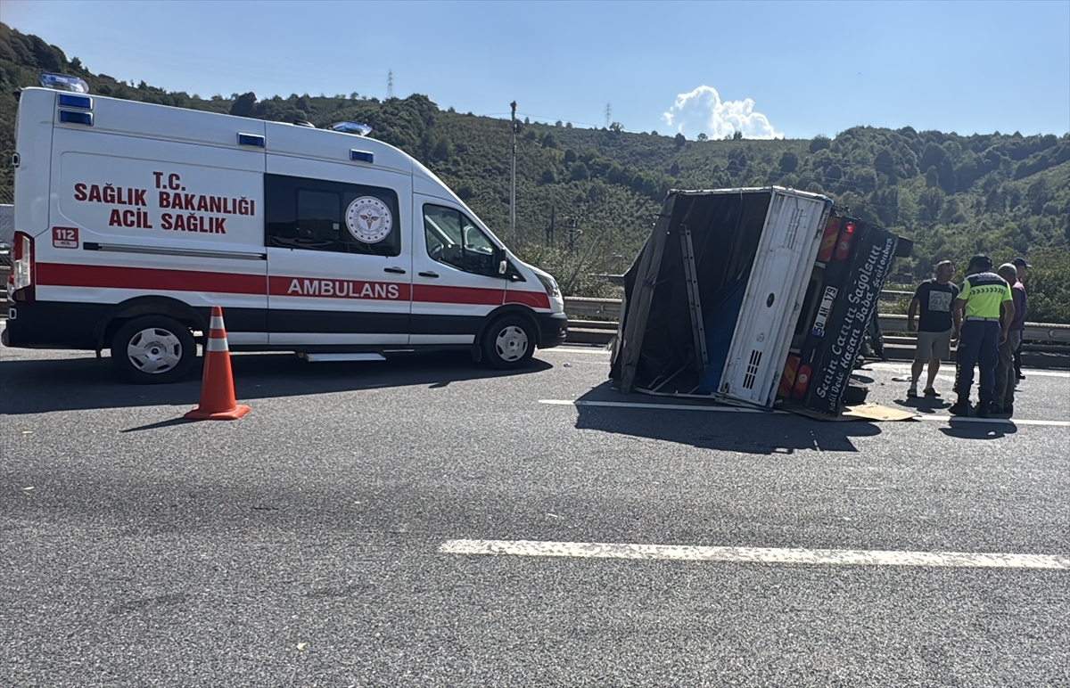 Düzce Anadolu Otoyolu'nda Zincirleme Kaza: 1 Yaralı, Ulaşım Aksadı