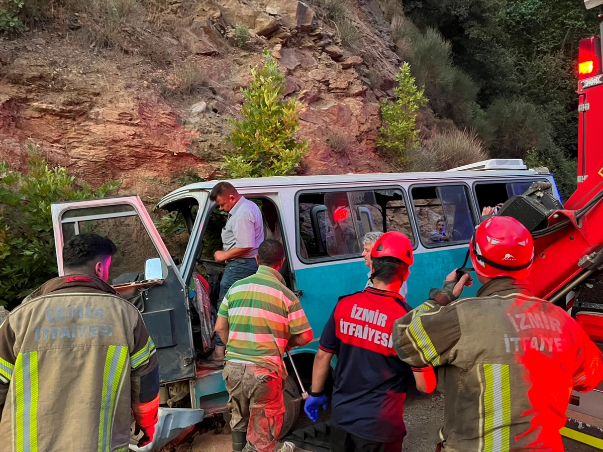 İzmir Tire'de tarım işçisi minibüsü kazası: 1 ölü, 8 yaralı