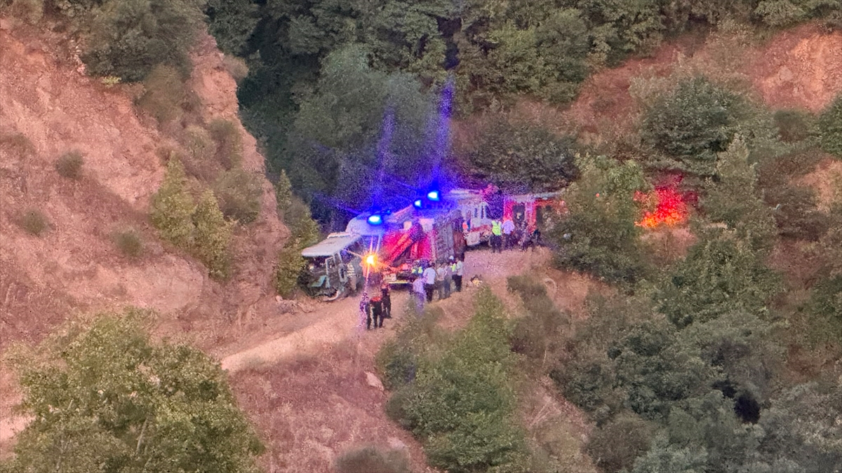 İzmir Tire'de tarım işçisi minibüsü kazası: 1 ölü, 8 yaralı