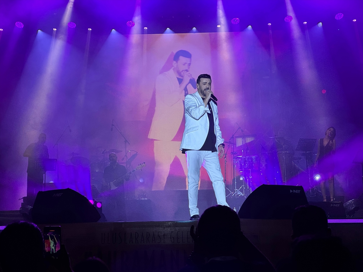 Şarkıcı Burak Kut: Kahramanmaraş fuarında konser verdi