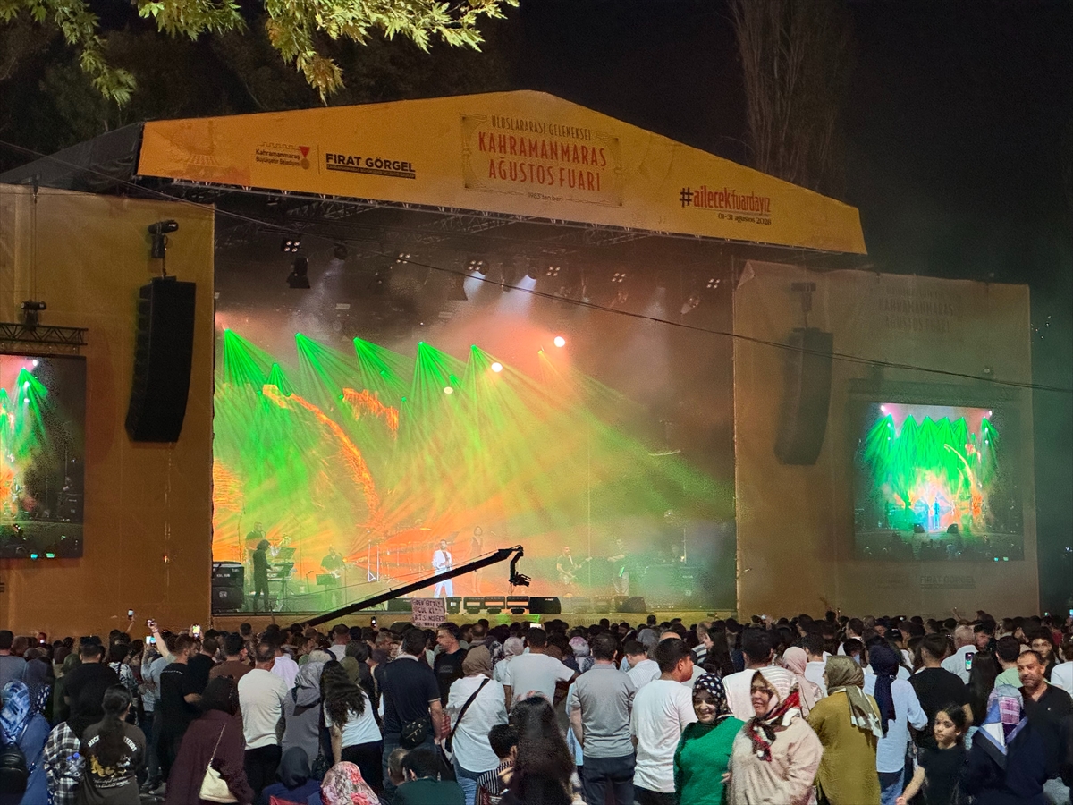 Şarkıcı Burak Kut: Kahramanmaraş fuarında konser verdi