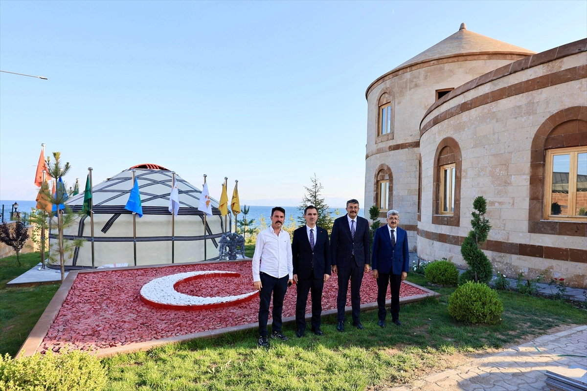 Bakan Yardımcısı Ali Çelik: Bitlis'te güvenlik toplantısına katıldı