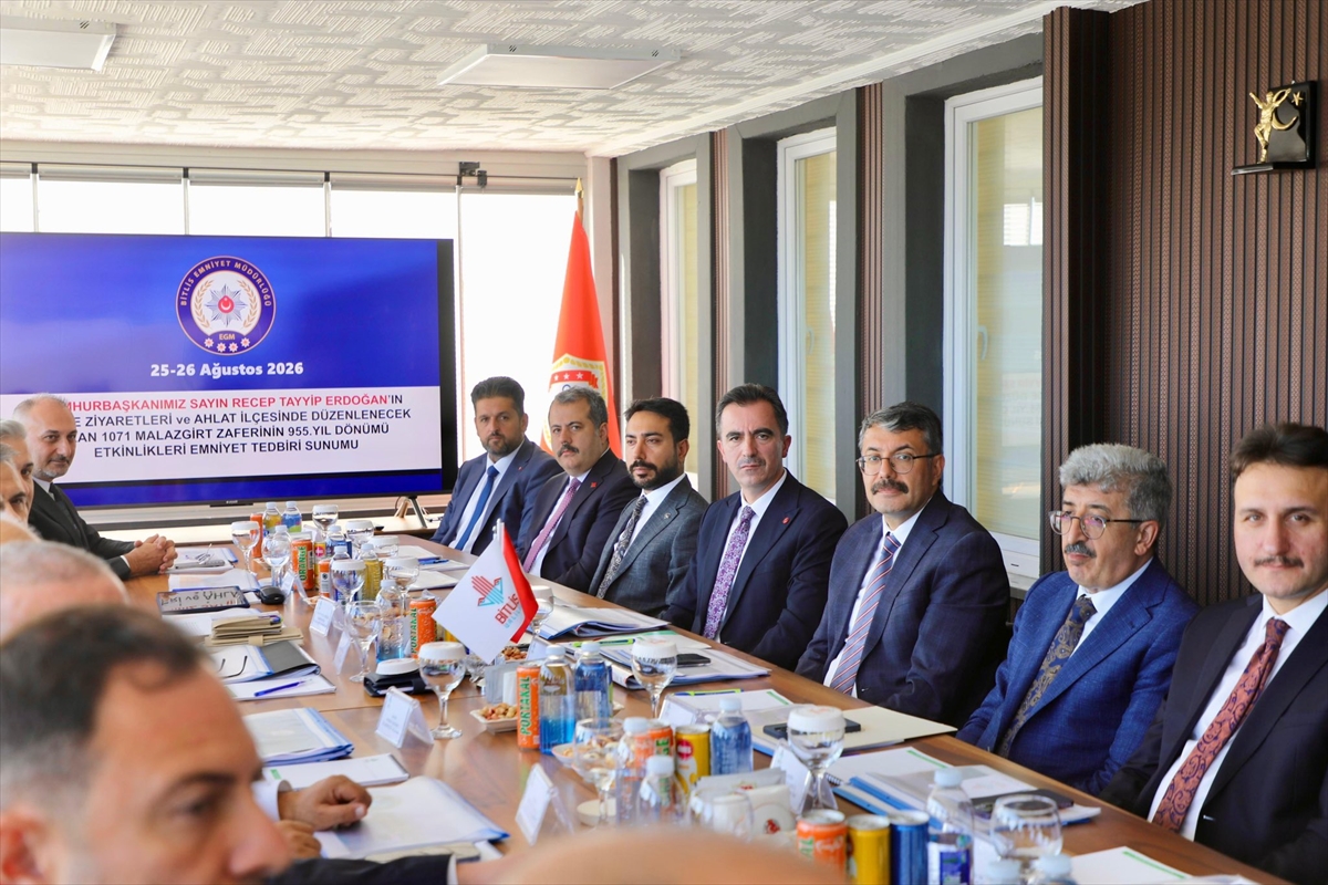 Bakan Yardımcısı Ali Çelik: Bitlis'te güvenlik toplantısına katıldı