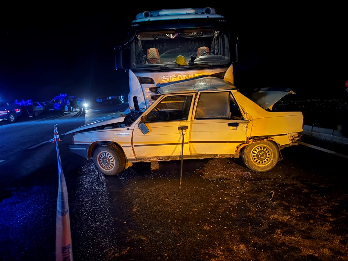 Kastamonu trafik kazası: Tır ile otomobil çarpıştı, 2 ölü