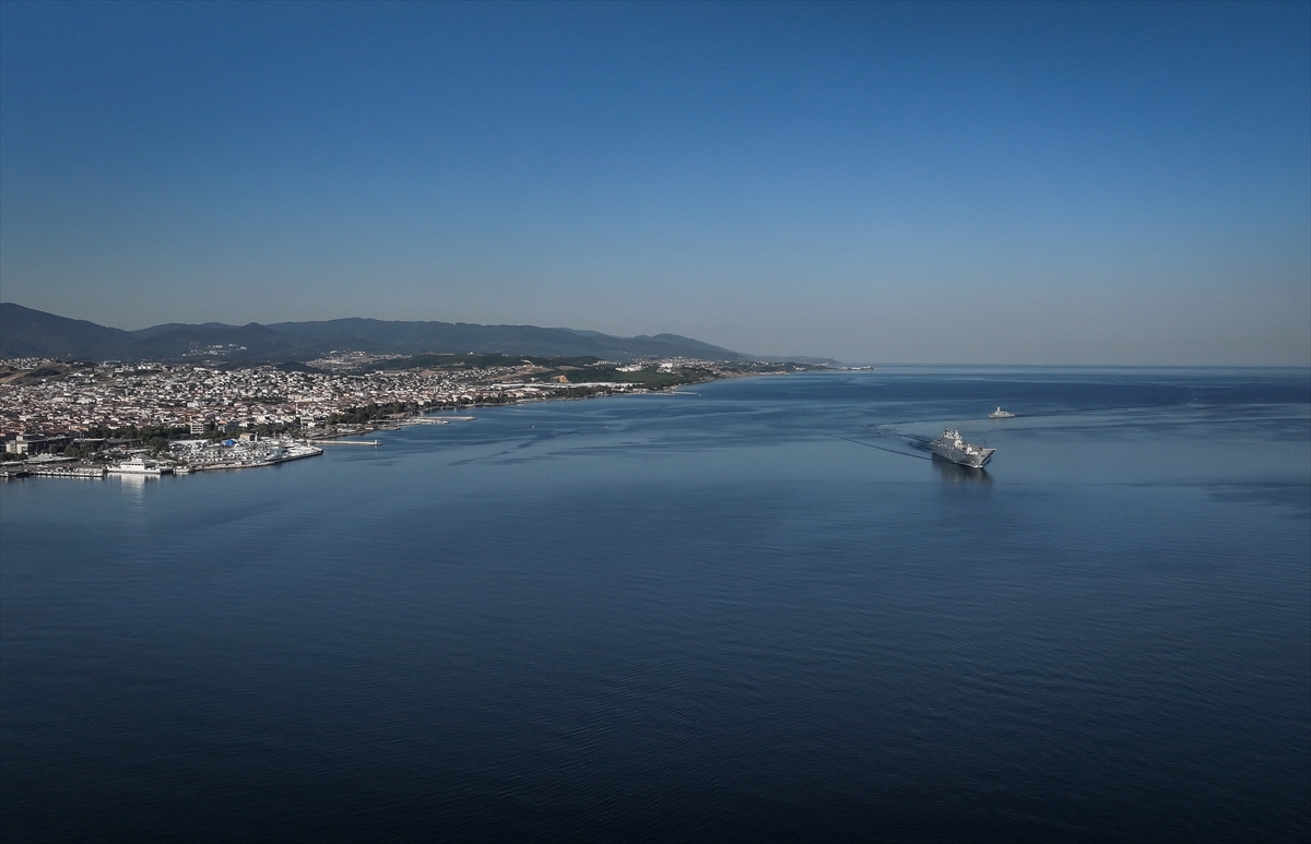 Türk donanmasının seçkin platformları "TEKNOFEST Mavi Vatan" öncesi Yalova'da selamlama geçişi yaptı