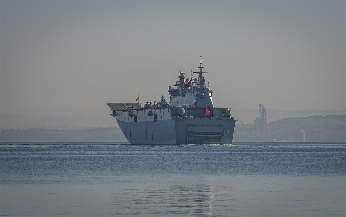 Türk donanmasının seçkin platformları "TEKNOFEST Mavi Vatan" öncesi Yalova'da selamlama geçişi yaptı