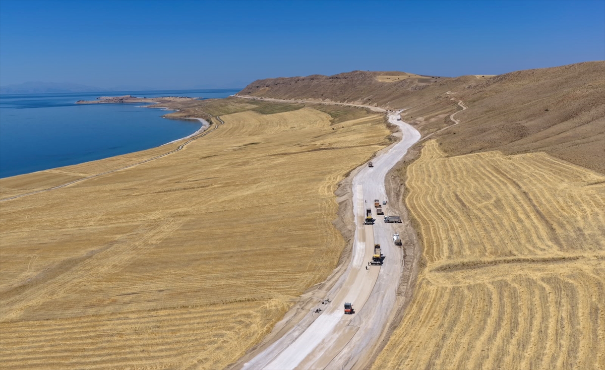 Van Gölü Sahil Yolu Projesi'nde çalışmalar hızla devam ediyor