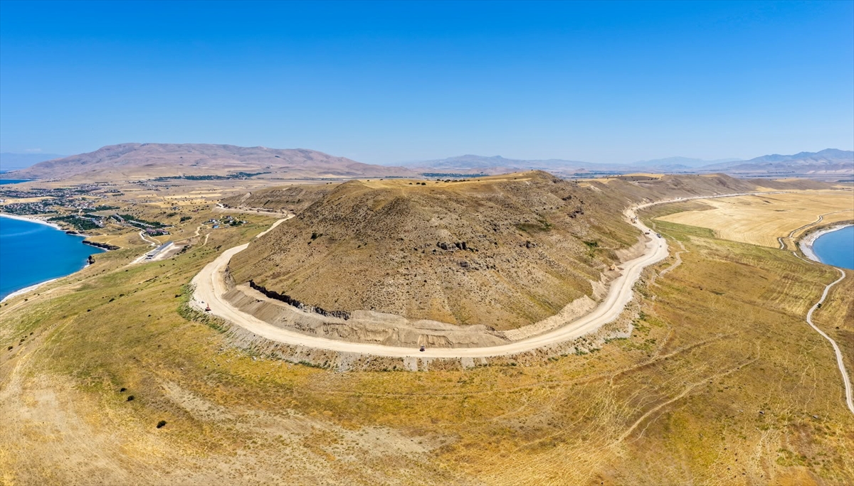 Van Gölü Sahil Yolu Projesi'nde çalışmalar hızla devam ediyor