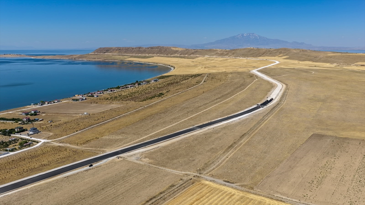 Van Gölü Sahil Yolu Projesi'nde çalışmalar hızla devam ediyor