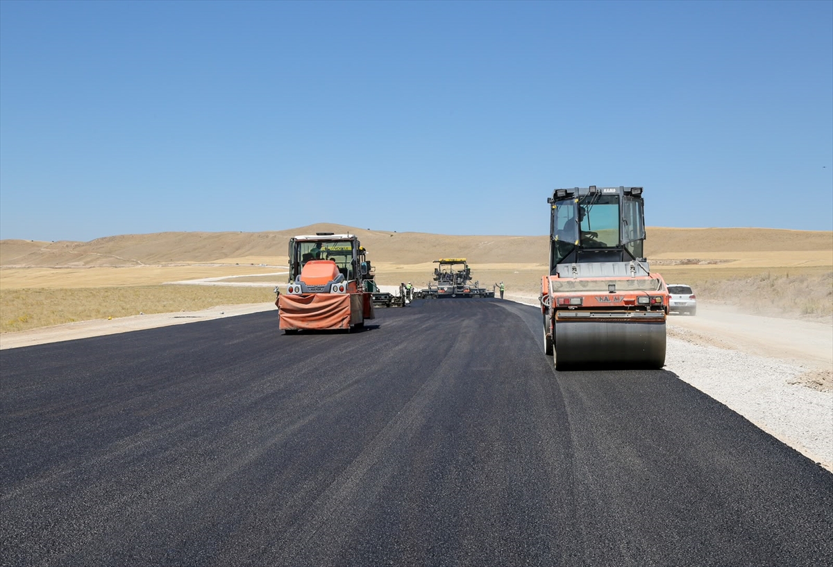 Van Gölü Sahil Yolu Projesi'nde çalışmalar hızla devam ediyor