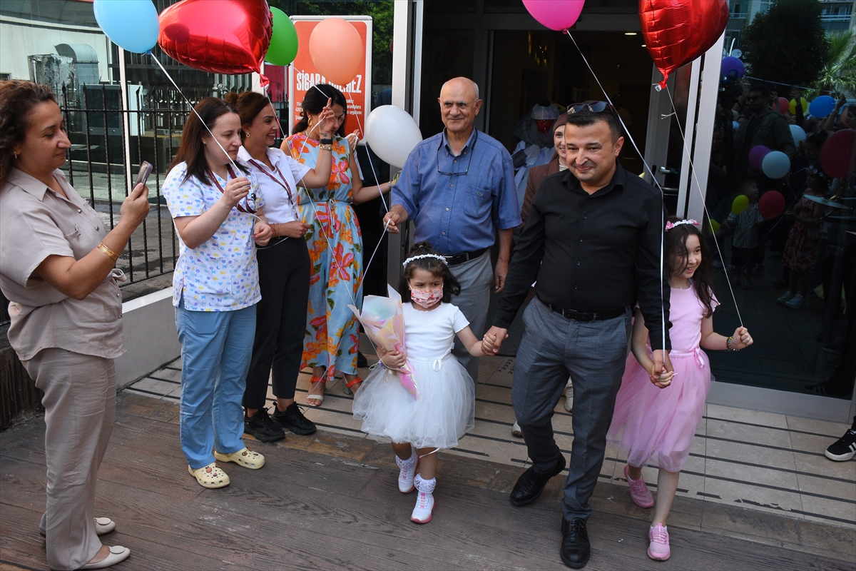 Lösemiyi yenen 5 yaşındaki Berra doğum gününde taburcu edildi