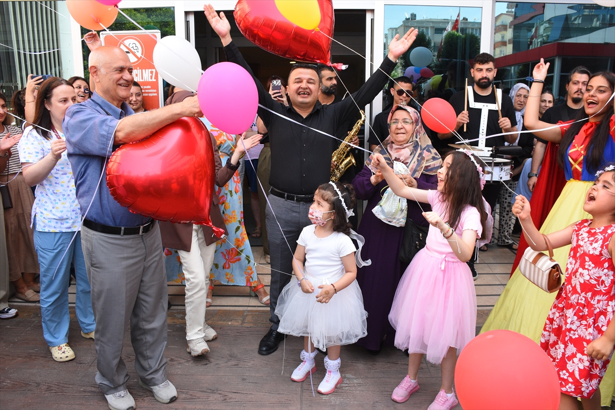 Lösemiyi yenen 5 yaşındaki Berra doğum gününde taburcu edildi
