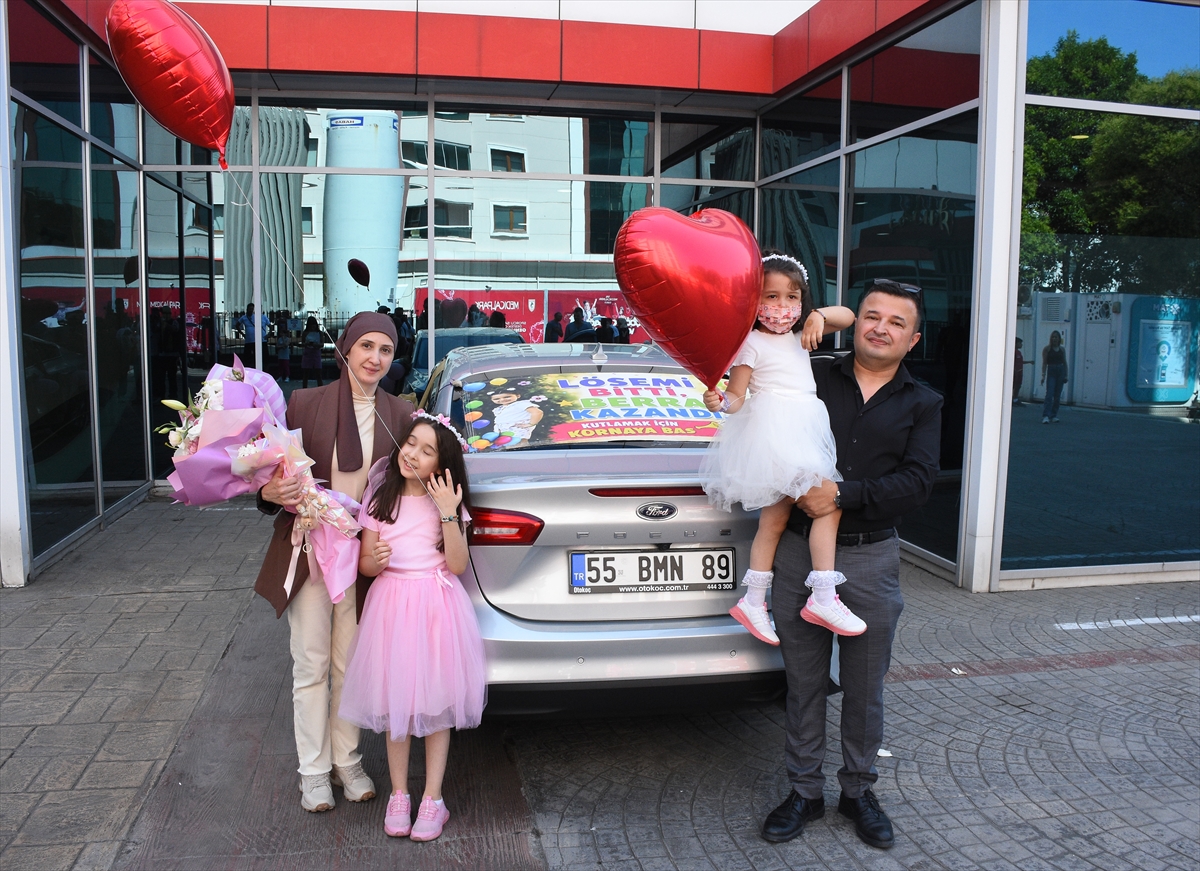 Lösemiyi yenen 5 yaşındaki Berra doğum gününde taburcu edildi