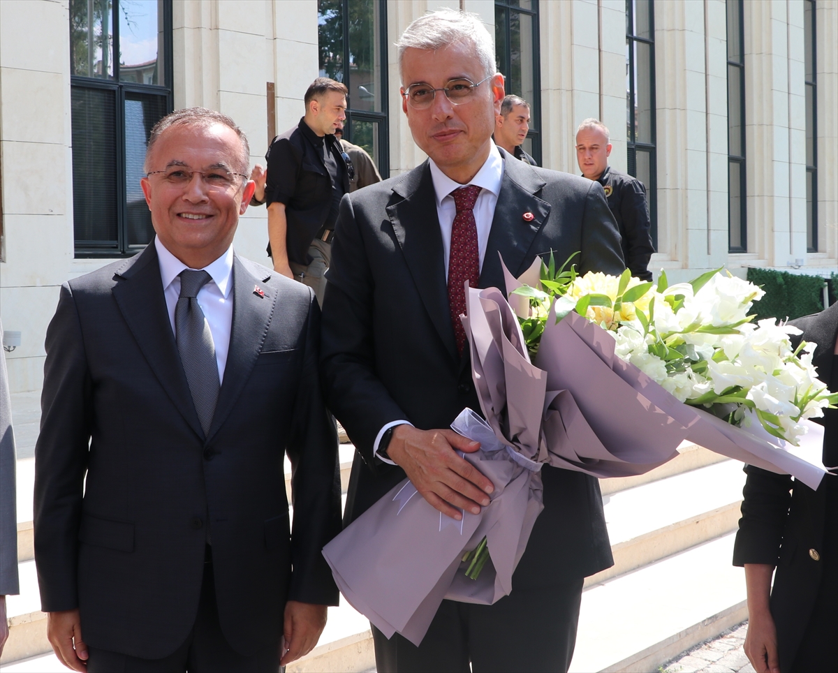 Bakan Memişoğlu: Gaziantep'te vekil Meriç'i ziyaret etti