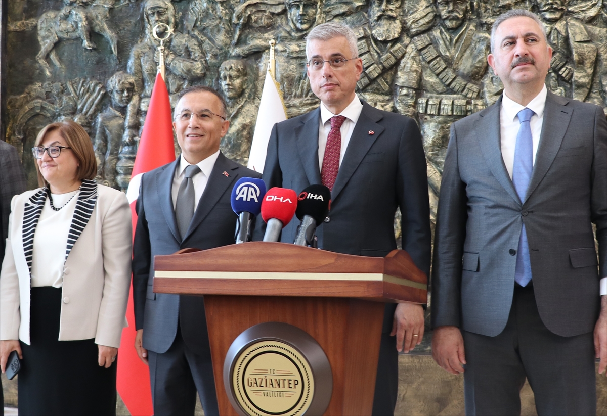 Bakan Memişoğlu: Gaziantep'te vekil Meriç'i ziyaret etti