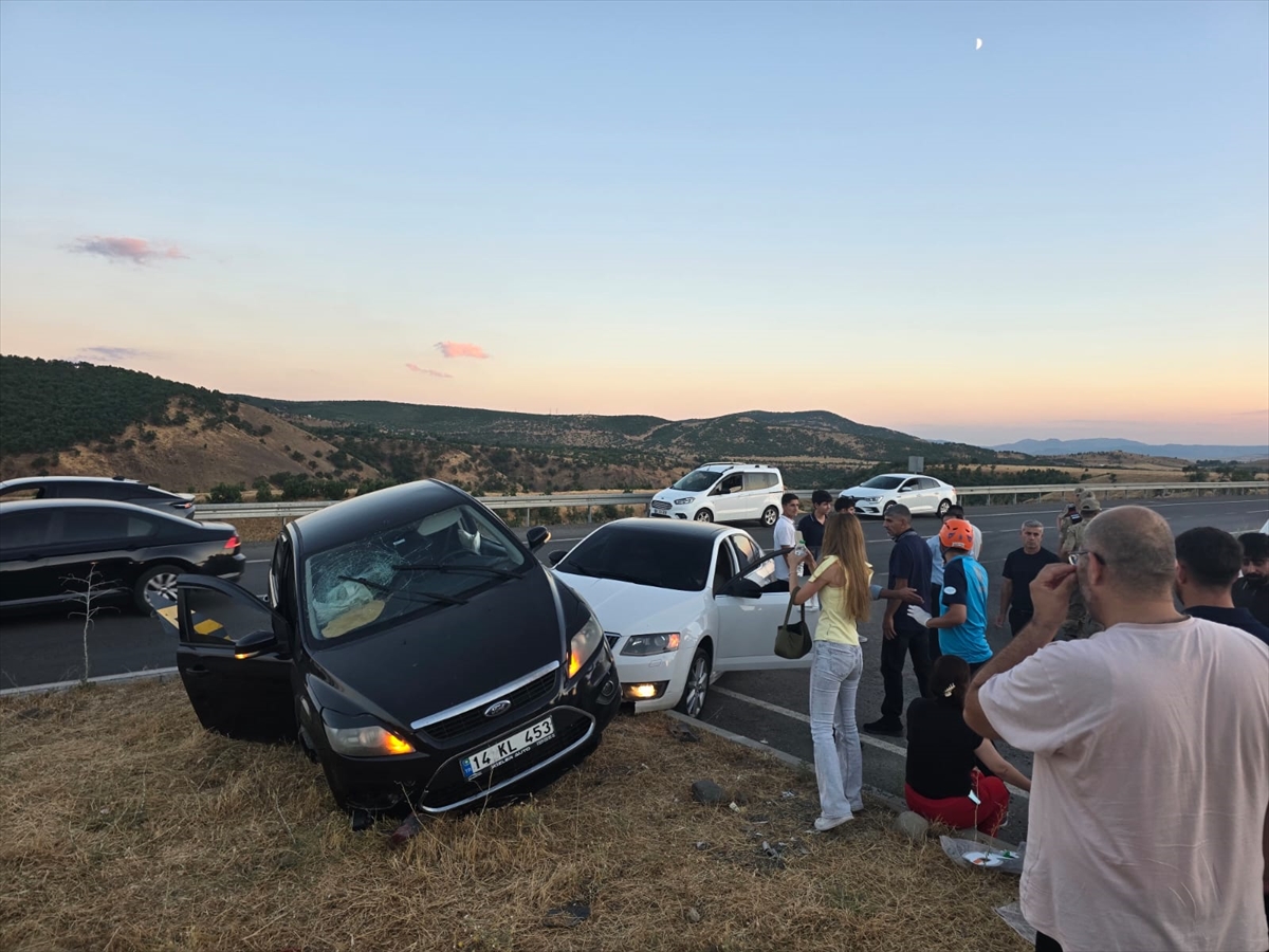 Bingöl'de trafik kazası: 3 yaralı hastaneye kaldırıldı