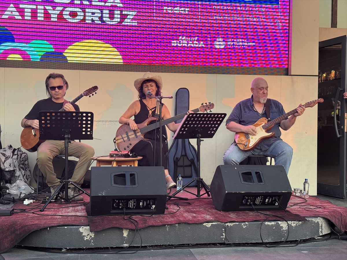Asena Akan Trio: Terasta Caz'da müzikseverlerle buluştu