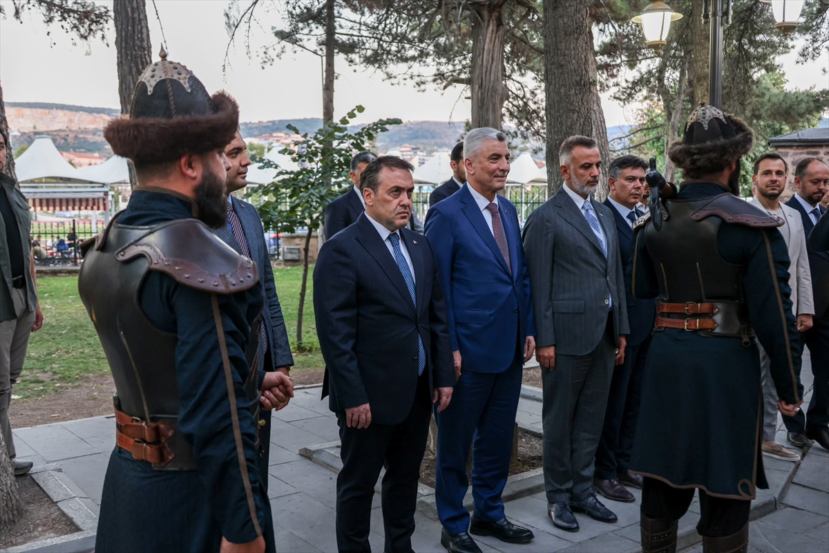Ticaret Bakanı Bolat, Bilecik'teki Ertuğrul Gazi Türbesi'ni ziyaret etti