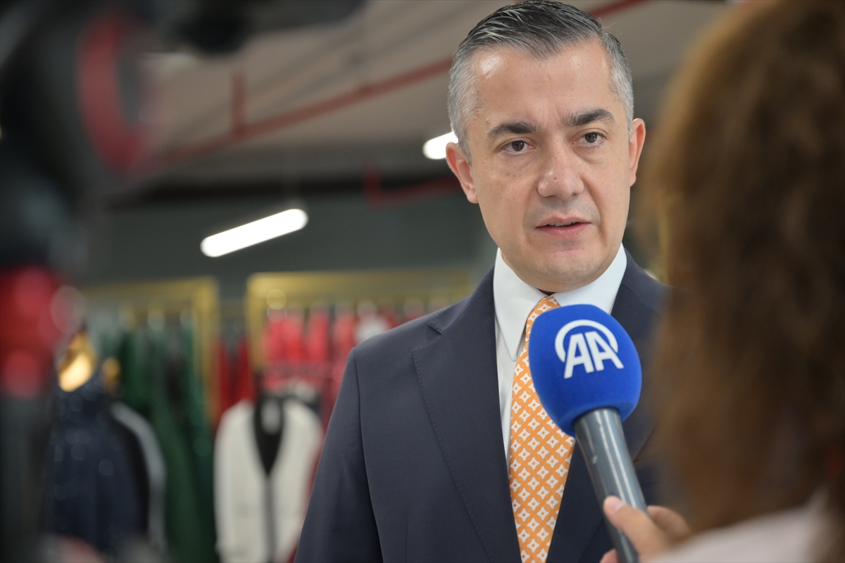 Bağışlanan gelinlikler Esenyurtlu çiftlerin yüzünü güldürüyor