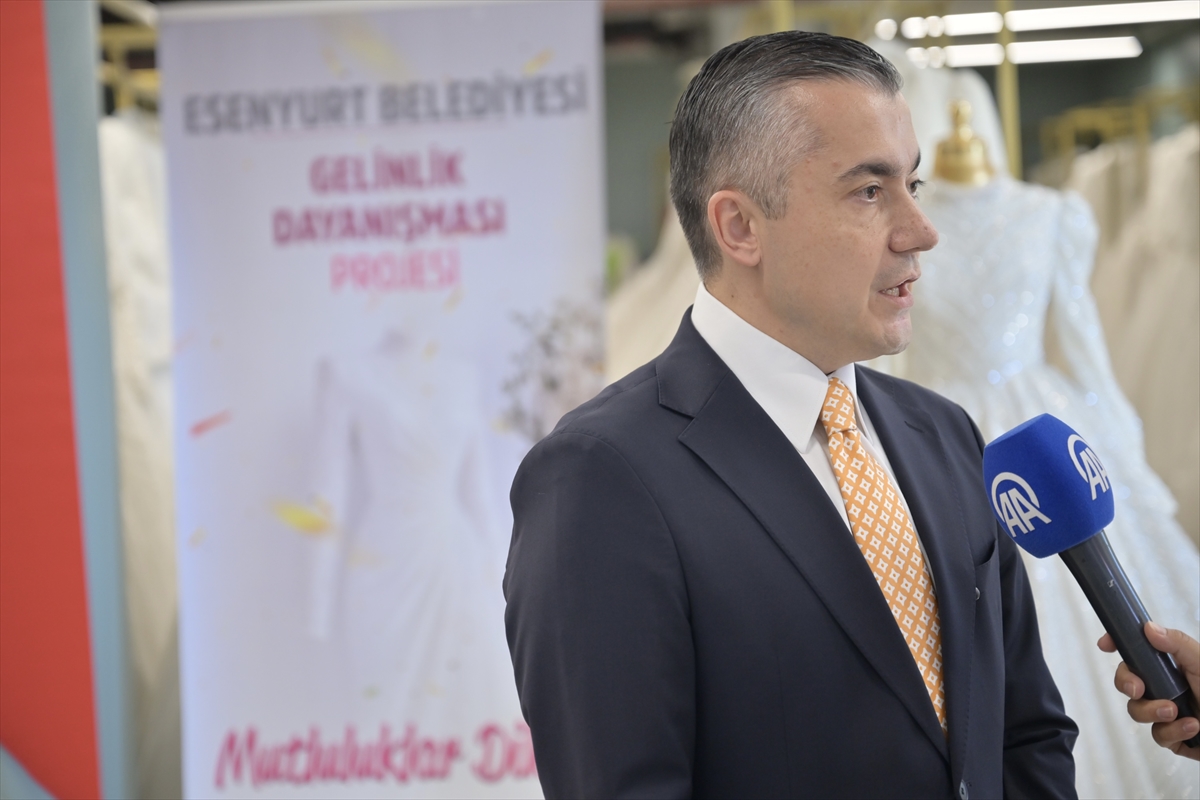 Bağışlanan gelinlikler Esenyurtlu çiftlerin yüzünü güldürüyor