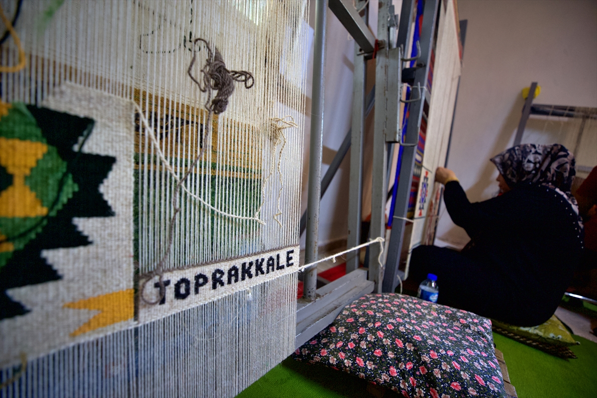 Osmaniye'de Kadınlar Kooperatifle Tescilli Kilim Dokuyor