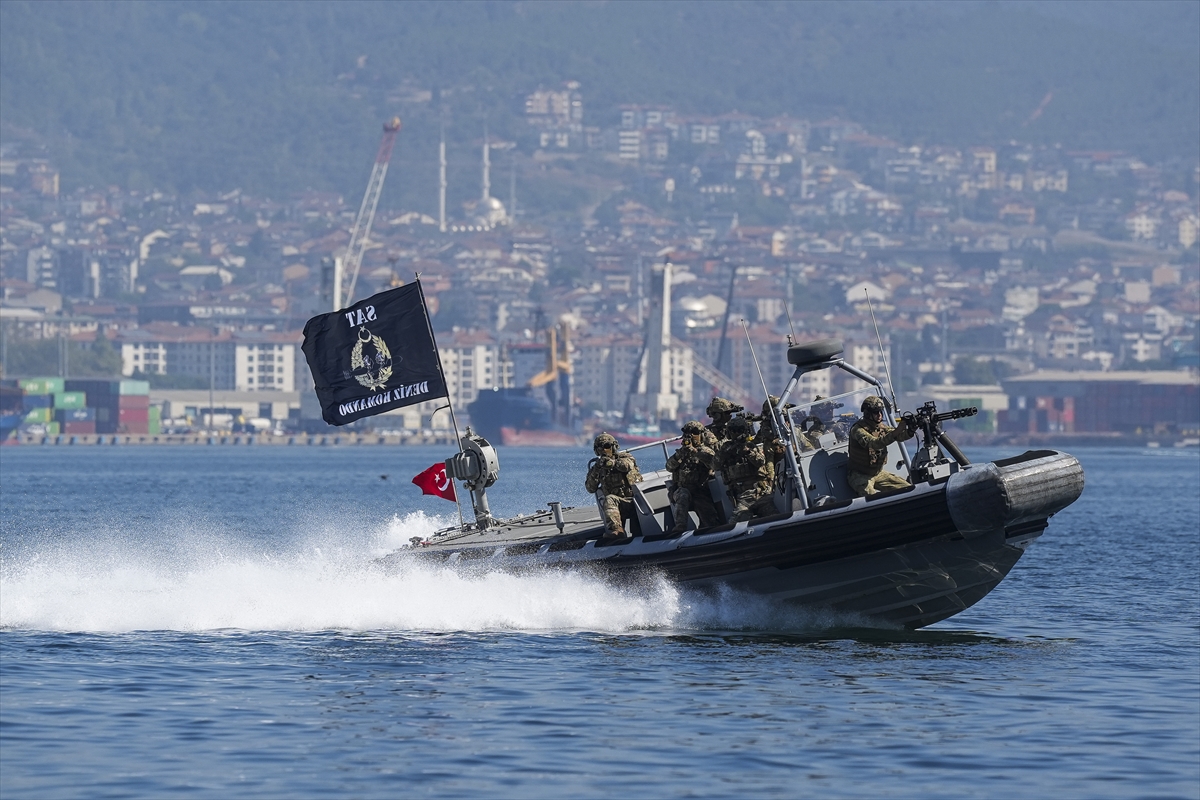SAT ve SAS komandoları TEKNOFEST Mavi Vatan'da gösteri gerçekleştirdi