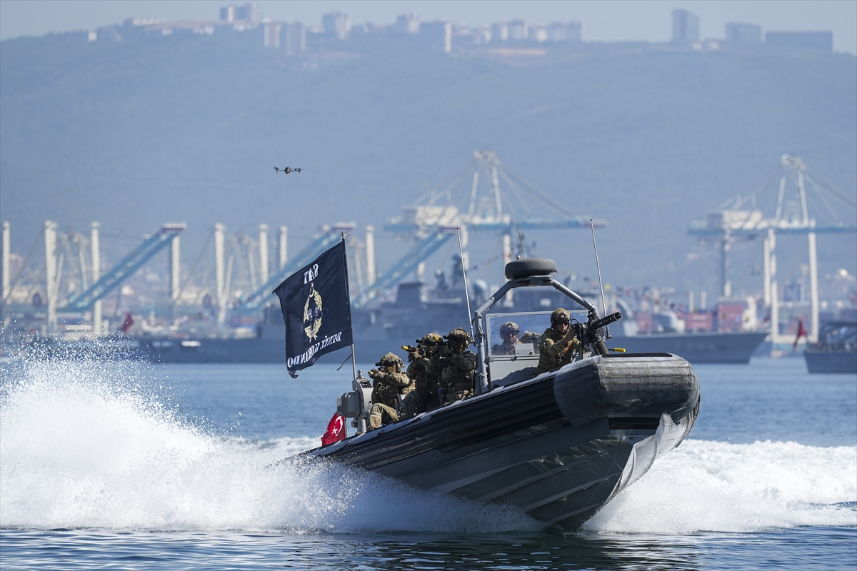 SAT ve SAS komandoları TEKNOFEST Mavi Vatan'da gösteri gerçekleştirdi