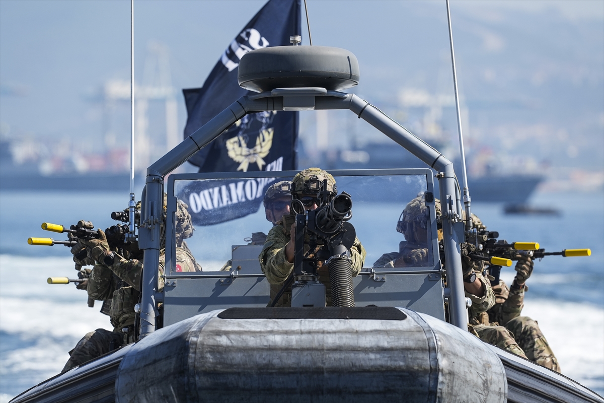 SAT ve SAS komandoları TEKNOFEST Mavi Vatan'da gösteri gerçekleştirdi